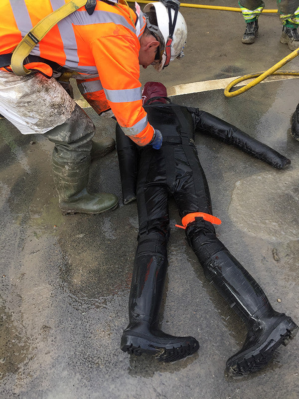Water Repellent Material of Confined Space Manikin