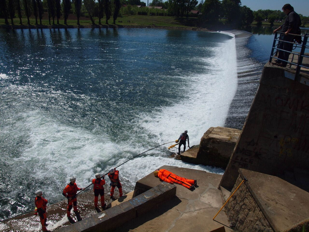 Dam Manikin Rescue