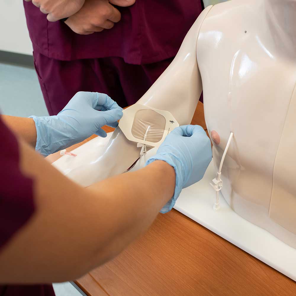 Chester Chest with Standard Arm VATA lifestyle image 2