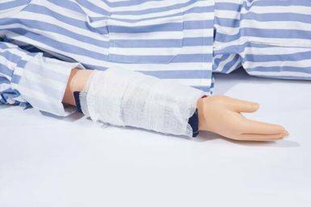 Closed Fracture Fixation and Spinal Cord Injury Handling Model