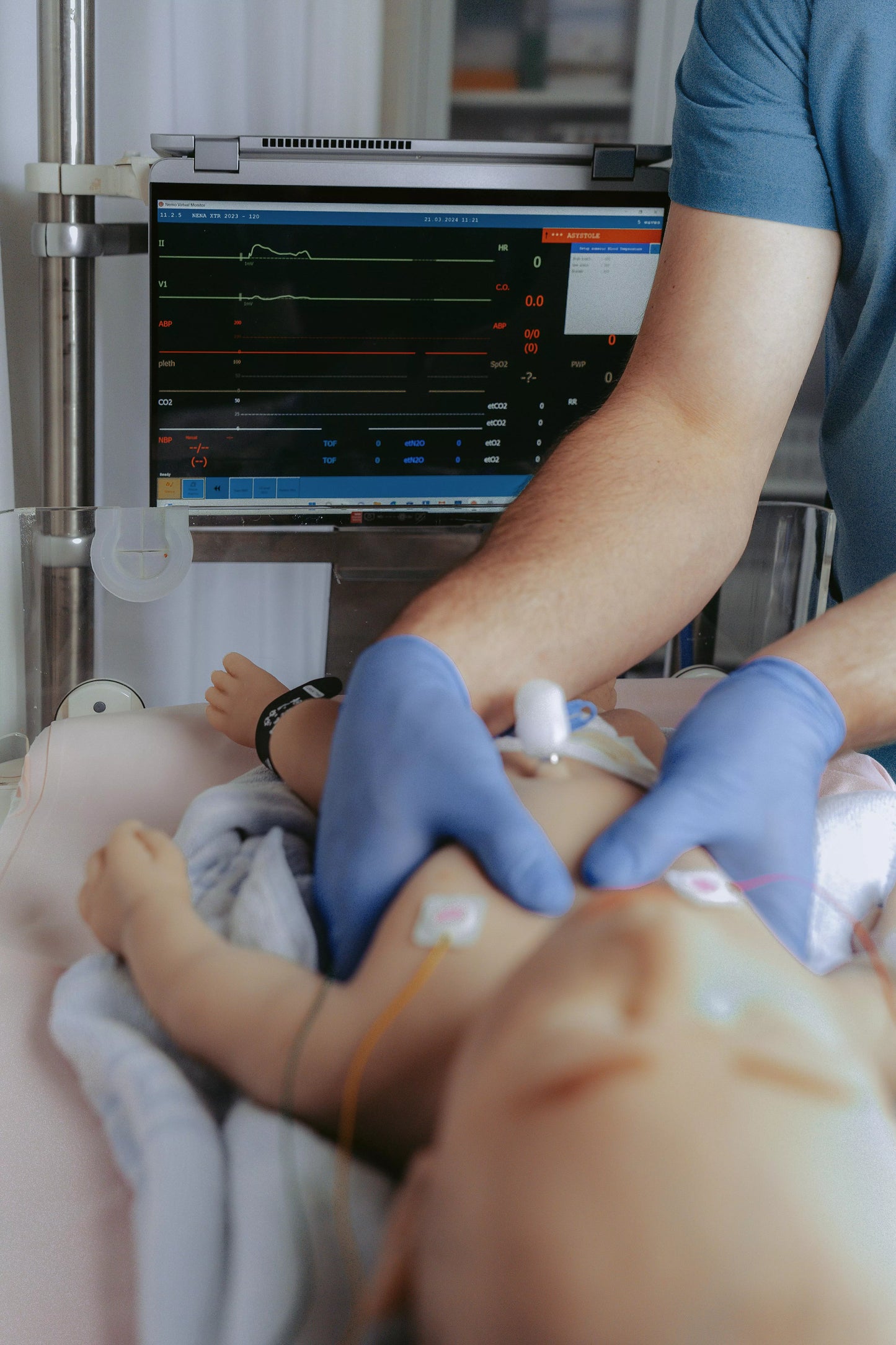 Nemo Neonatal Emergency Manikin Complete T5020