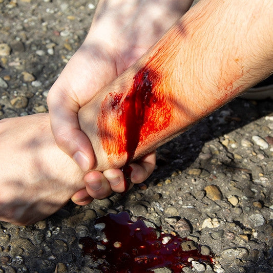 Create realistic wounds without any previous knowledge of applying make-up or special effects